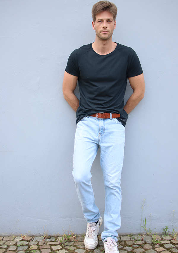 JULIAN  SCHALK